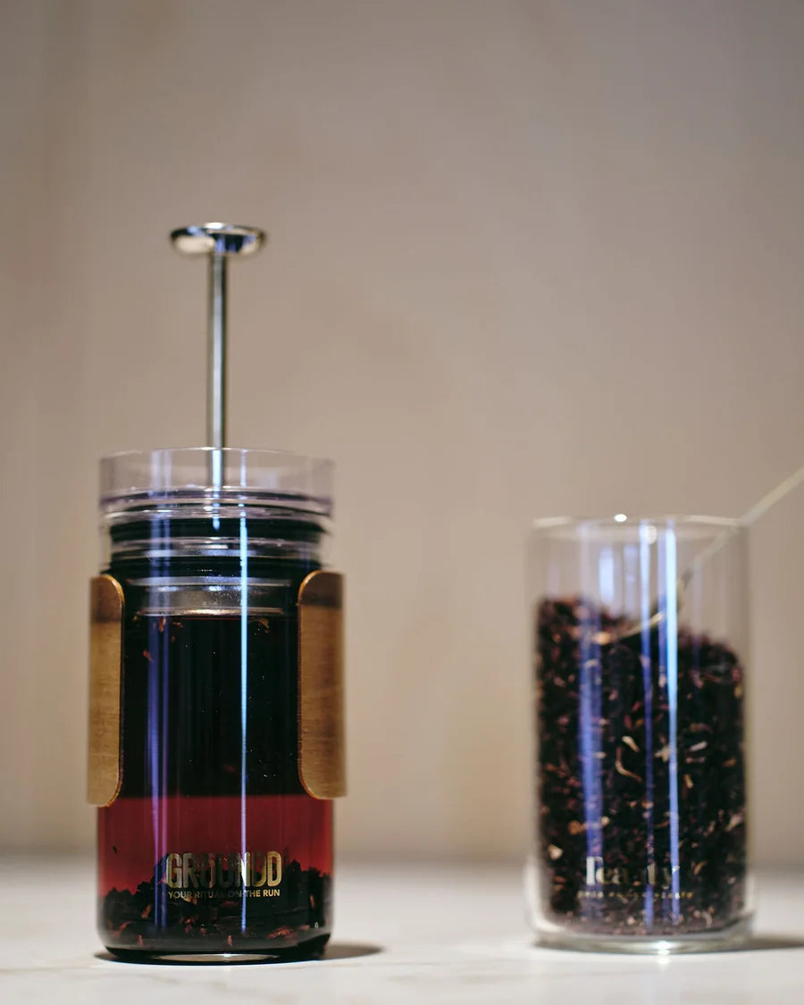 Loose leaf tea and coffee brewed side by side in the GROUNDD xpress