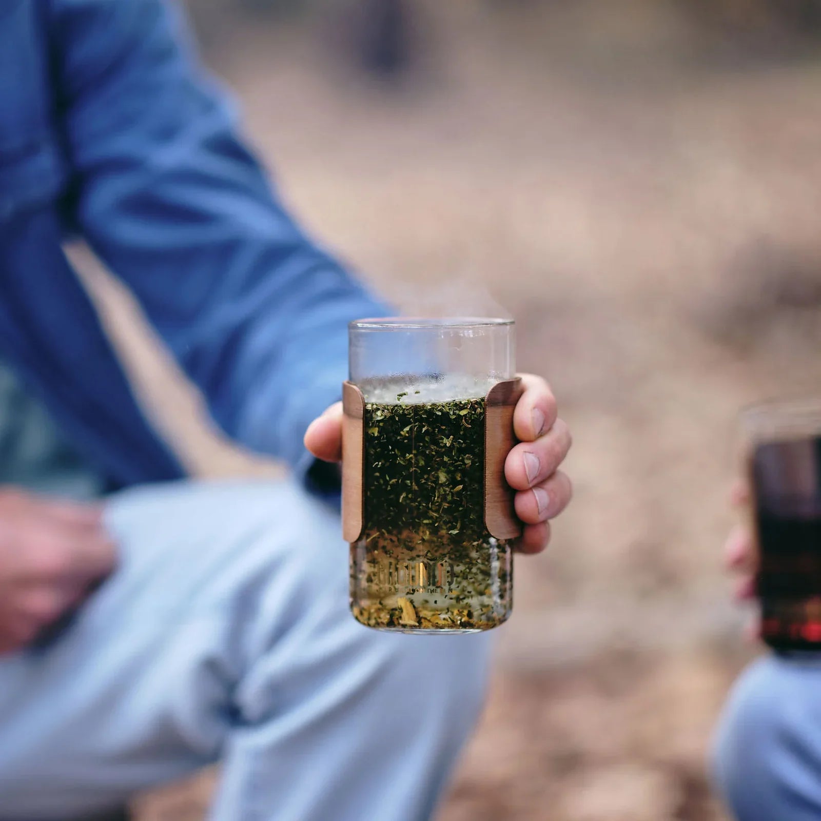 Green tea steeping in the GROUNDD xpress, held in hand