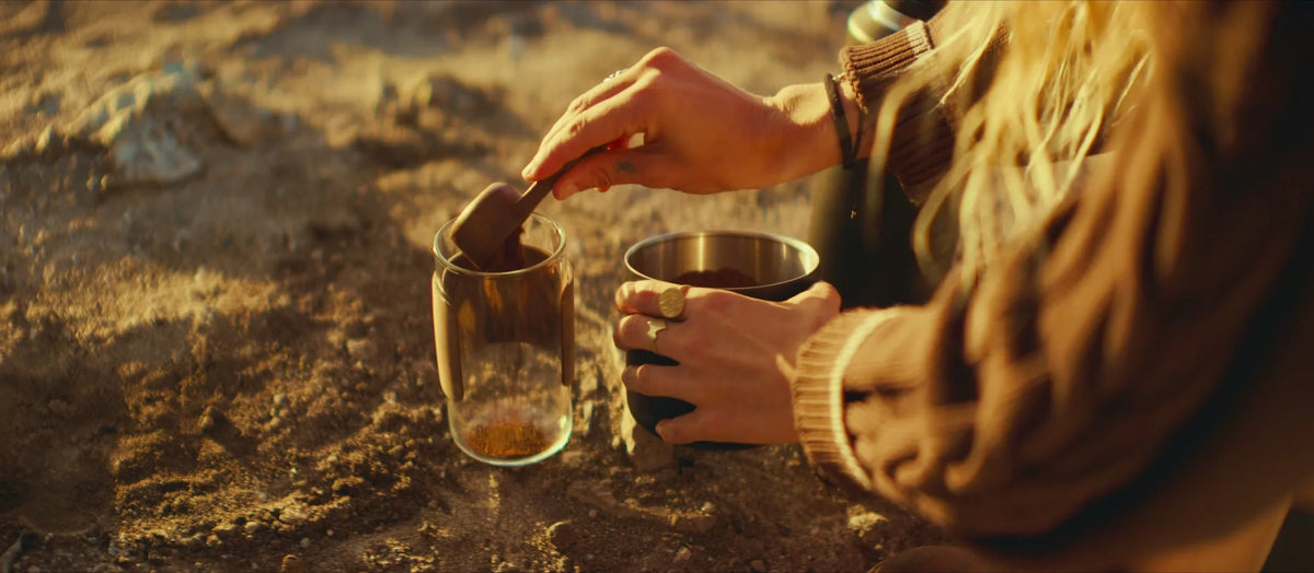 Adding coffee grounds to the GROUNDD xpress glass